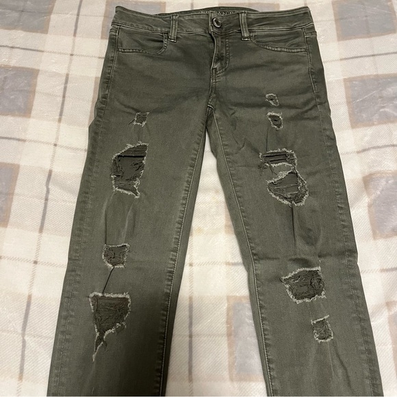 American Eagle Olive Green Mid Rise Ripped Jeggings Size 4 - Picture 2 of 7